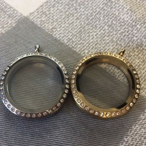 2 Living Lockets